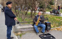 Актьорът Анди Гарсия изненадал уличен музикант в София