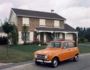 От "Рено" 4 са продадени 8 135 424 бройки в над 100 страни, като в историята на автомобилостроенето единствено "Фолксваген Костенурка" и "Форд" Т са по-масови коли