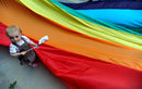 Знамето в цветовете на дъгата е символ на движението в защита правата на хората с различна сексуална ориентация. <br />