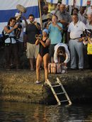 Ако Даяна успее, тя ще е първият човек, преплувал разстоянието от Куба до Кий Уест без клетка за акули.<br />
<br />
През 1997 г. австралийката Сузи Мъроуни успява да го премине, но във вътрешността на защитна клетка и с лодка, която дърпа клетката и прави плуването далеч по-лесно и бързо. Мъроуни успява за вземе разстоянието за по-малко от 24 часа.