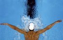 Една от двете големи звезди на американското плуване Майкъл Фелпс по време на финала на 100 м бътерфлай на световното първенство в Шанхай. Той завърши с четири титли - две индивидуално и две в щафети