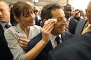 За Никола Саркози годината бе изпълнена с авантюри, като най-големият си риск той пое при включването в кампанията на НАТО срещу Муамар Кадафи. Франция излезе печеливша от тази война и петролните компании доволно потриват ръце, но това не помага на Саркози да увеличи рейтинга си преди предстоящите <a href="http://www.dnevnik.bg/sviat/2011/12/14/1440372_centristite_sa_novata_zaplaha_za_sarkozi/">президентски избори</a>.