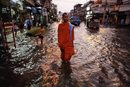 Наводненията вследствие на проливните дъждове в Тайланд в края на октомври бяха най-тежките от 50 години насам. Бедствието засегна една трета от територията на страната, включително и гъстонаселената столица Банкок.