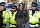 Полицията в Манчестър арестува мъж, протестиращ срещу увеличаването на университетските такси на 29 януари.