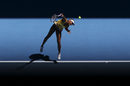 Американската тенисистка Винъс Уилямс сервира към чехкинята Сандра Захлавова във втория кръг на турнира Australian Open