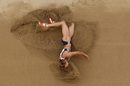 Британската атлетка Джесика Енис прави скок по време на състезанията по седмобой от световното първенство по лека атлетика