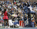 Серена Уилямс спори със съдията Ева Асдераки в един от най-скандалните моменти в тениса през годината