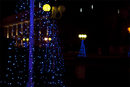 Коледната украса в Бургас бе <a href="http://youtu.be/N5A56w_knBE" target="_blank">тържествено запалена</a> навръх Никулден, 6 декември - официалния празник на морския град.