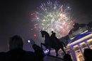 В Букурещ хиляди посрещнаха новата година на открито