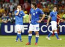 Даниеле де Роси, Рикардо Монтоливо и Джорджо Киелини гледат тъжно, след като отборът им изостана с два гола в резултата