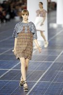Модел на Chanel от колекцията пролет - лято 2013.
