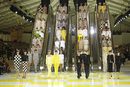Американският дизайнер Марк Джейкъбс представи своята колекция пролет - лято 2013 за луксозната марка "Луи Вюитон" по време на Седмицата на модата в Париж.