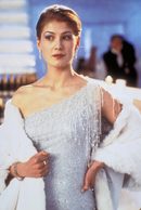 Розамунд Пайк изпълнява ролята на завършилата "Харвард" и носителка на олимпийски медал Миранда Фрост, която е двоен агент, работещ в МИ6, но и за главния злодей във филма Густав Грейвс в "Не умирай днес" от 2002 г.