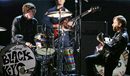 Американската група The Black Keys, състояща се от Дан Ауърбак и Патрик Карни, бе определена от повечето световни медии като един от големите отличници на вечерта, заминавайки си от залата с общо четири награди - за най-добър рок албум за техния El Camino, за най-добро рок изпълнение и най-добра рок песен за Lonely Boy, а фронтменът Ауърбак (вдясно) получи и титлата продуцент на некласическа музика на 2013.