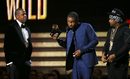 Джей Зи, предизвикалият скандал с признанието за хомосексуалността си рапър Франк Оушън и The-Dream приемат наградата си за най-добра рап колаборация в песента No Church in the Wild