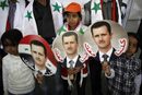 Деца държат портрети на президента на Сирия Башар ал-Асад по време на демонстрация в знак на подкрепа за Асад пред офисите на ООН в Сана. На плакатите пише: "Всички ние ви подкрепяме!"
