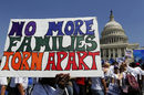 Латиноамериканци протестираха за цялостна имиграционна реформа пред Капитолия във Вашингтон, САЩ.