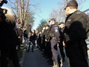 Полицаи и малка група жандармеристи охраняваха днешния малоброен протест във Варна. Въпреки това участниците в него на няколко пъти успяха да блокират пътните платна на бул. "Осми приморски полк" и "Княгиня Мария Луиза" в града.