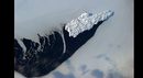 Ами този покрит със сняг остров в Нюфанудленд, който като естествен ледоразбивач разсича ледените полета...