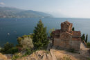 Може би най-романтичното място в Охрид е църквата Св. Йан Канео, разположена на стръмна и висока скала, но пък гледката си заслужава.