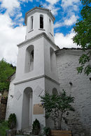 Църквите в района са добре запазени и много автентични. Ако имате време отбийте се и в манастира на Хаджидимово - по пътя към границата с Гърция.