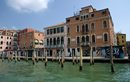 По маршрута е и прочутият рибен пазар. Като споменах рибен пазар - т.е. храна, Венеция не е от най-евтините дестинации - поне туристическата част. Е поне едно джелато може.