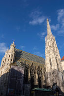 Щпилът на катедралата се вижда почти от всякъде. Катедралата "Св. Стефан" е построена през 1147 като енорийска църква. За първи път е спомената в документ през 1221 г. След разширяването на градските стени през ХІІІ век катедралата се оказва в центъра на Виена. Днес тя е един от символите на града.