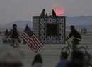 Новото издание на годишния културен фестивал Burning Man в пустинята Блек рок в Невада, започващ винаги в последния понеделник на август, отново събра десетки хиляди. Той не принадлежи на определен жанр, а е посветен на свободното себеизразяване, показването на различни видове изкуства, демонстрации на експериментални автомобили и велосипеди, инсталации, даването на подаръците между посетителите и завършва с изгарянето на огромна дървена човешка фигура.