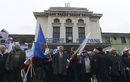 16 ноември 2013 - БСП и ДПС организираха митинг в подкрепа на кабинета "Орешарски", за който с влакове и автобуси докараха привърженици от страната.