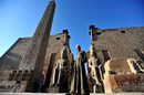 Древният храмов комплекс в Луксор е на източния бряг на река Нил.  Тук някога е била столицата Тива. 
