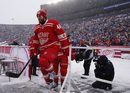 Капитанът на "Детройт" Хенрик Зетерберг излиза на леда преди мача