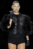 Освен успешен модел Кейт Мос е всепризната модна икона и активно участва в налагането на новите модни тенденции.