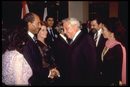 4 септември 1979 г. - Шарон се ръкостиска с египетския президент Ануар Садат в северния израелски град Хайфа. Военните успехи на Шарон са една от причините Кайро да приеме сепаративен мир с Израел след няколко войни с еврейската държава. Този мир продължава и до днес и е едно от най-важните стратегически постижения на Израел.