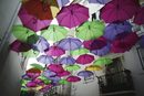 Арт инсталация с чадъри в Лисабон, Португалия.