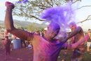 В Тринидад и Тобаго отбелязаха пролетния фестивал на цветовете "Холи".