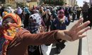 Студентки от университета Ал Азхар, поддръжници на сваления президент Мохамед Мурси, протестират в Кайро, Египет.
