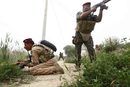 Иракските сили за сигурност по време на операция срещу свързана с Ал Кайда групировка в провинция южно от Багдад.