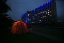 Палатка на протестиращи в Донецк, Източна Украйна.