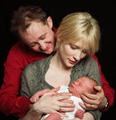 През 1996 г. Бланшет се среща с драматурга и сценарист Андрю Ъптън, за когото се омъжва на 29 декември 1997 г. Те имат трима синове: Дашиъл Джон, Роман Робърт и Игнейшъс Мартин.<br /><br />На снимката са Кейт, Андрю и новороденият им син Дашиъл Джон.