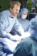 През 2008 г. Хю Лори излиза за кратко от имиджа на циничен гений в медицината и се снима в "Street Kings" с Киану Рийвс, Форест Уитакър, Тери Крюс и др.<br /><br />Кадър от филма ''Д-р Хаус''