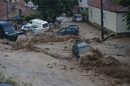 След пороен дъжд днес следобед, привечер от високите части на кв. "Аспарухово" във Варна се изсипа висока вълна, която е изненадала хората от квартала, разположен на скат в южната част на града.