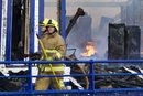 От противопожарната служба в Източен Съсекс за обявили пред BBC, че в потушаването на пожара в Ийстбърн са участвали около 80 пожарникари.