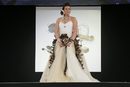 Бившата тенесистка Марион Бартоли представя изящна сватбена рокля с цветчета от шоколад
