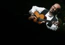 Майсторът на фламенко китарата Пако де Лусия почина на 25 февруари 2014 г. в Мексико. Испанският композитор и изпълнител, носител на високото отличие "Принцът на Астурия" получи сърдечен удар на 66-годишна възраст.