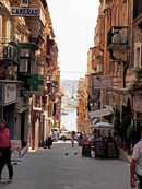 Малта е най-малката страна-член на ЕС. Малтийският език е единственият семитски език, официален за европейска държава.
