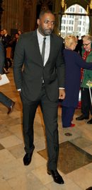 Актьорът Идрис Елба, тук на пристигането на служба в памет на Нелсън Мандела, е сред най-добре облечените мъже.