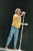Той има общо 16 сингъла в топ 10 на Съединените щати, като четири от тях достигат номер едно в Хот 100 на сп. "Билборд".
Снимка от концерт в Ню Йорк от 1984 г.
