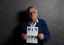 Имре Варсани, от Унгария, на 86 години, държи портрети на други оцелели от Втората световна война. Имре е единственият оцелял от неговото семейство. След войната Имре Варсани не говори за "Аушвиц" в продължение на 60 години, тъй като чувствал срам, че е оцелял.