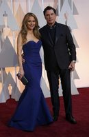 Джон Траволта и съпругата му Кели Престън бяха сред гостите на събитието. <br> 
<br> Двамата позират за снимка  при пристигането си на 87-та церемония на наградите "Оскар", която се проведе в "Долби тиатър", Холивуд, Калифорния.