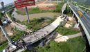 Въздушна снимка на магистрала, която е пропаднала в Heyuan, провинция Гуандун, Китай.